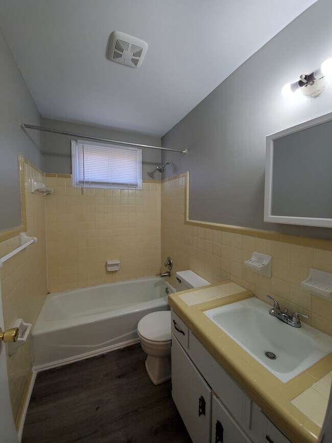 Building Photo - Tandy Drive Apartments