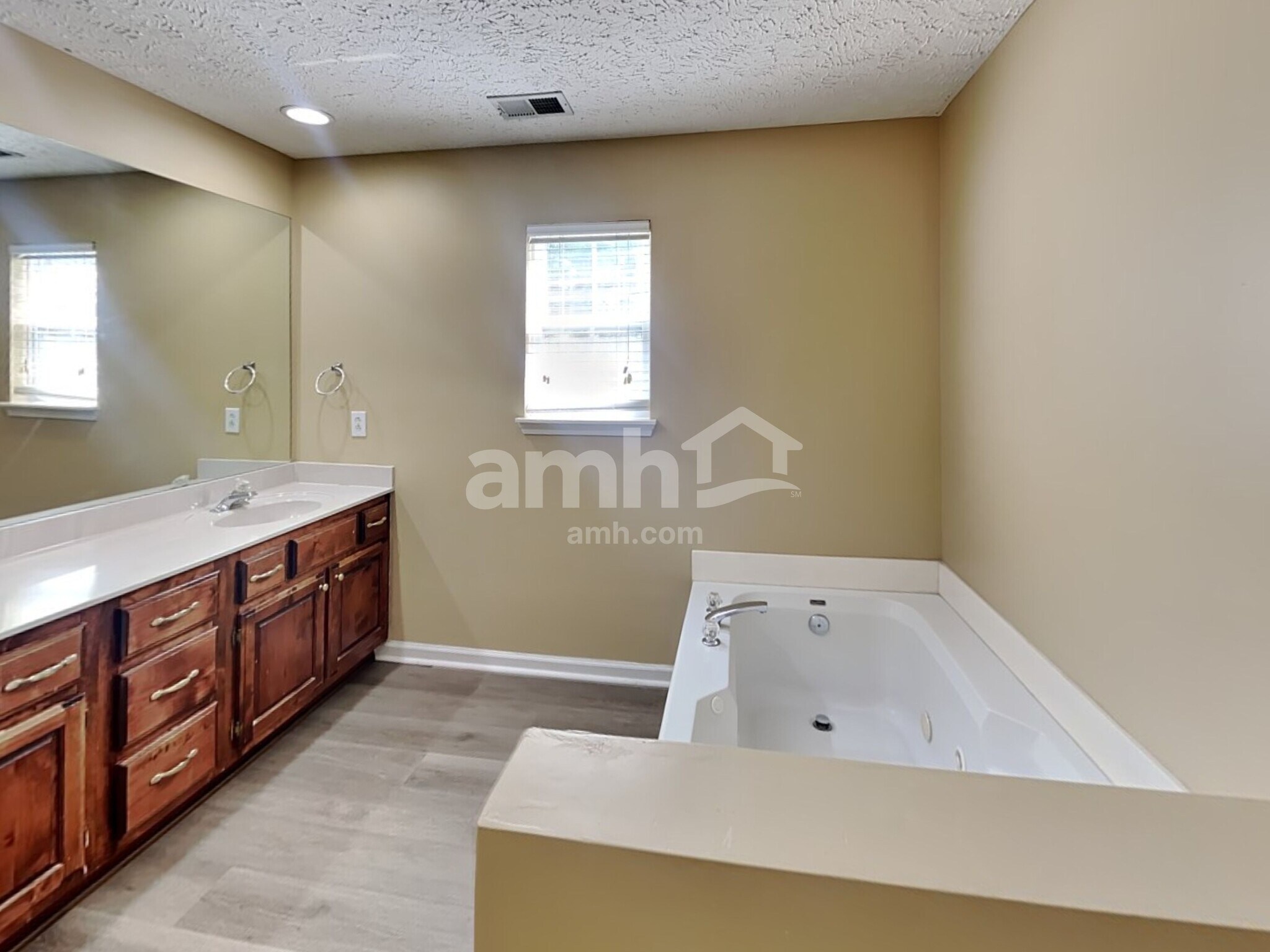 Building Photo - 544 Windy Rd