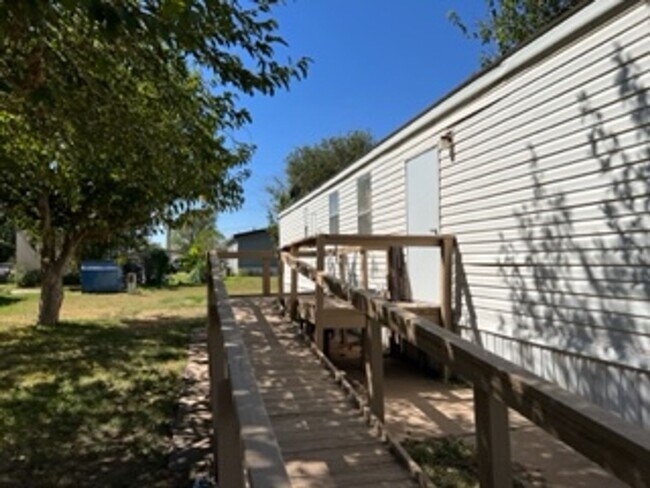 Building Photo - For Lease - 7100 Airline #708 - Midland, TX