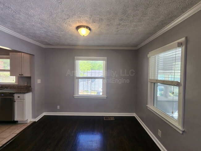 Building Photo - 120 Burbank Dr NW