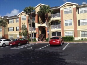 Building Photo - Oviedo Condo