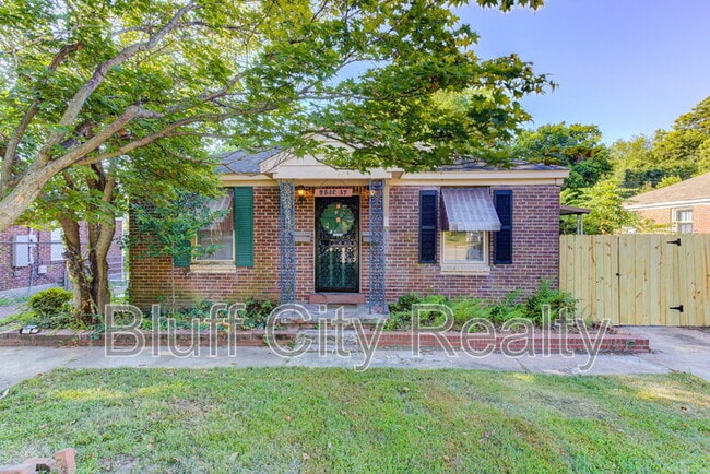 Primary Photo - 2567 Madison Ave