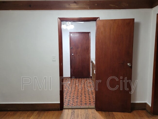 Building Photo - 2916 Rainbow Rd