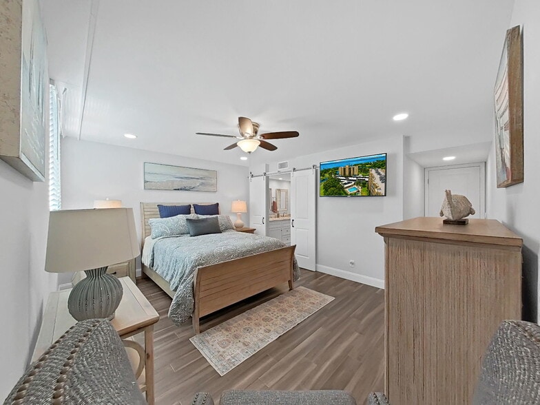 Building Photo - 2620 Cove Cay Dr