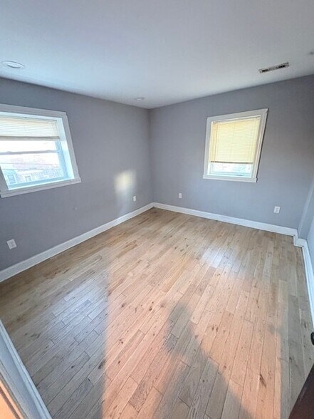 Building Photo - 846 48th St NE