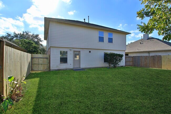 Building Photo - 18926 Piney Way Dr