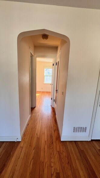 Building Photo - 3123 Atwood Ave