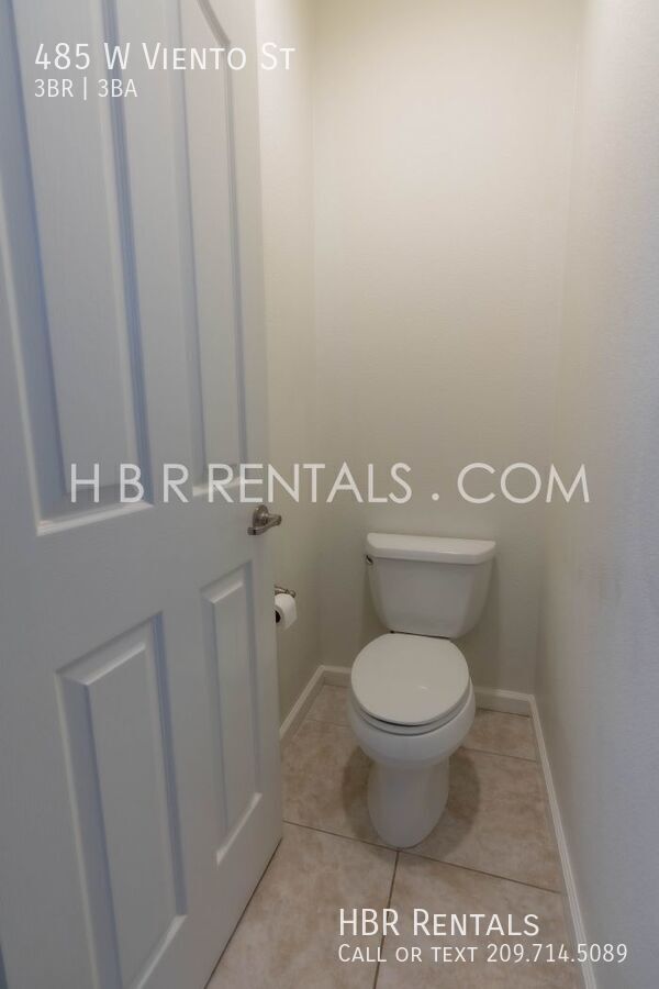 Building Photo - 485 W Viento St