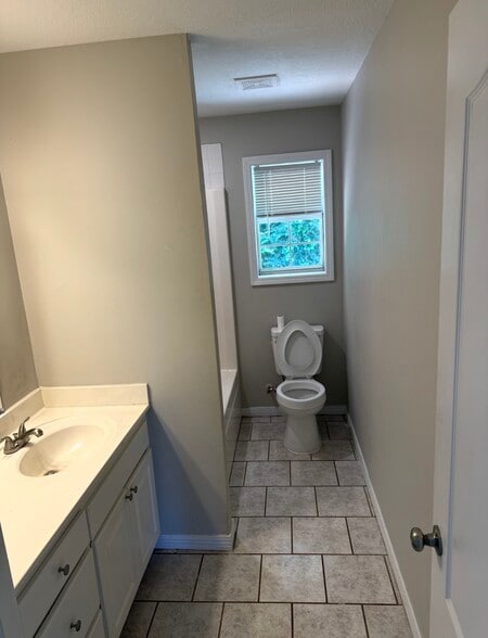 Building Photo - 126 Courtyard Ln