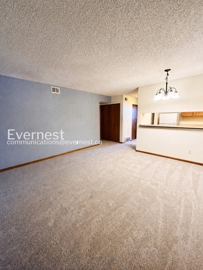 Building Photo - 2 Bed, 1 Bath Condo with Modern Amenities / Available Soon!