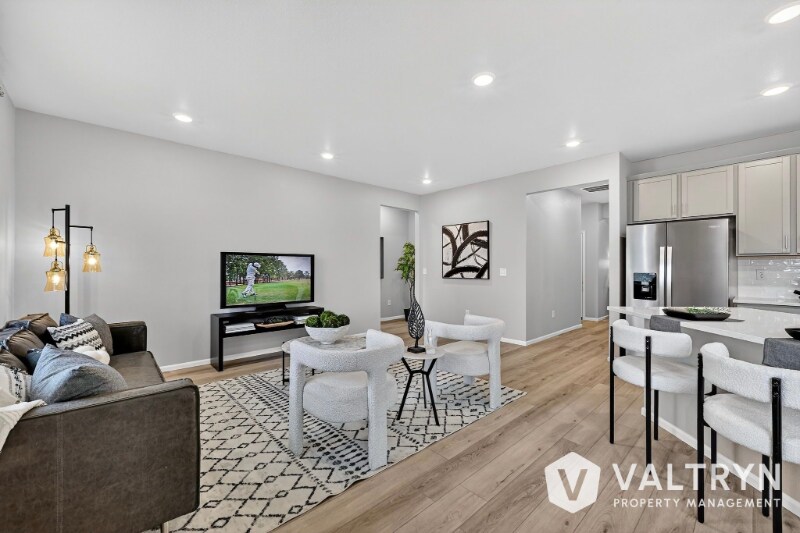 Building Photo - 13375 Valley Peak Dr