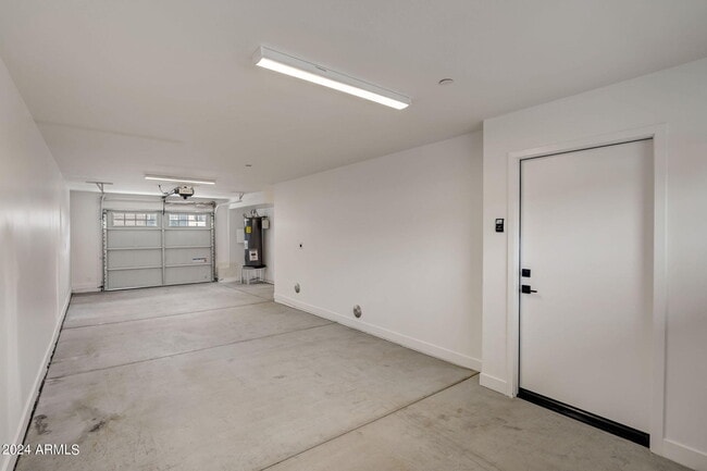 Building Photo - 3645 E Earll Dr