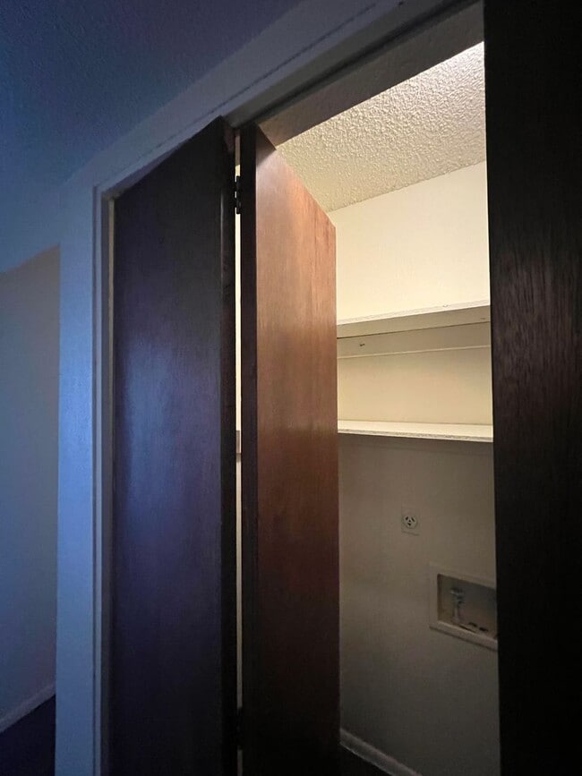 Building Photo - $2,175 - NEW FLOORING, NEW PAINT! Christma...