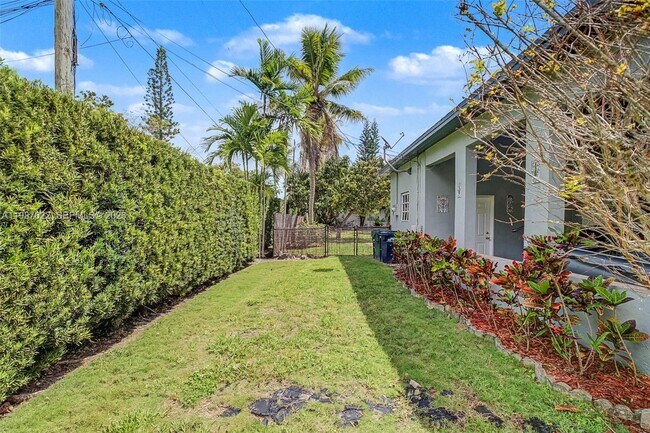 Building Photo - 7601 SW 59th Ct