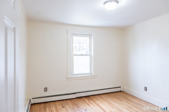 Building Photo - 84 Front St