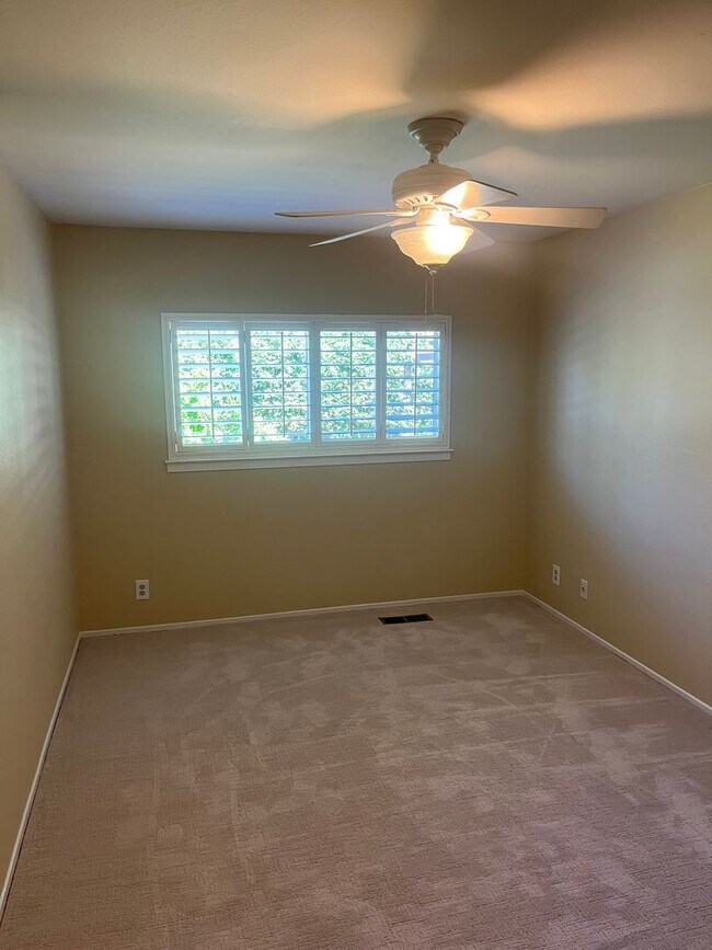 Building Photo - 1080 Maraschino Dr