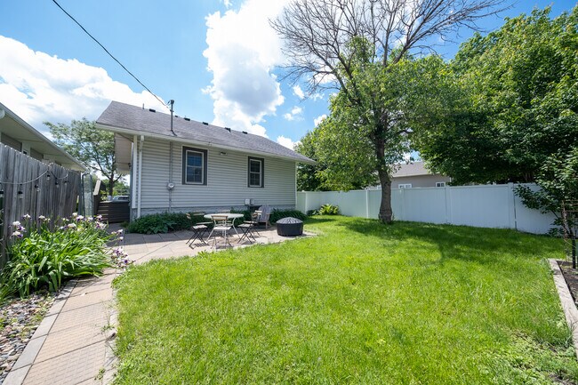 Building Photo - 817 Central Ave W