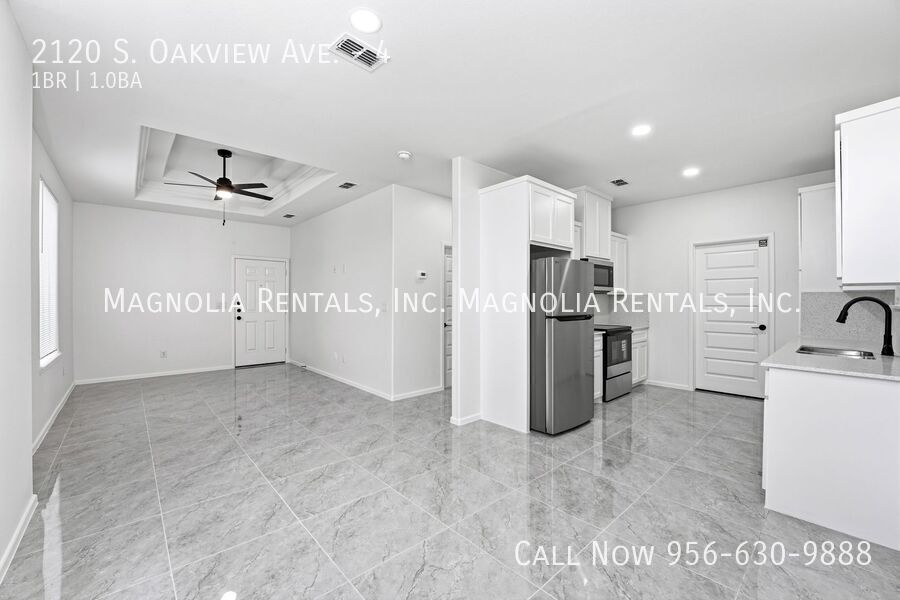 Building Photo - 2120 S Oakview Dr