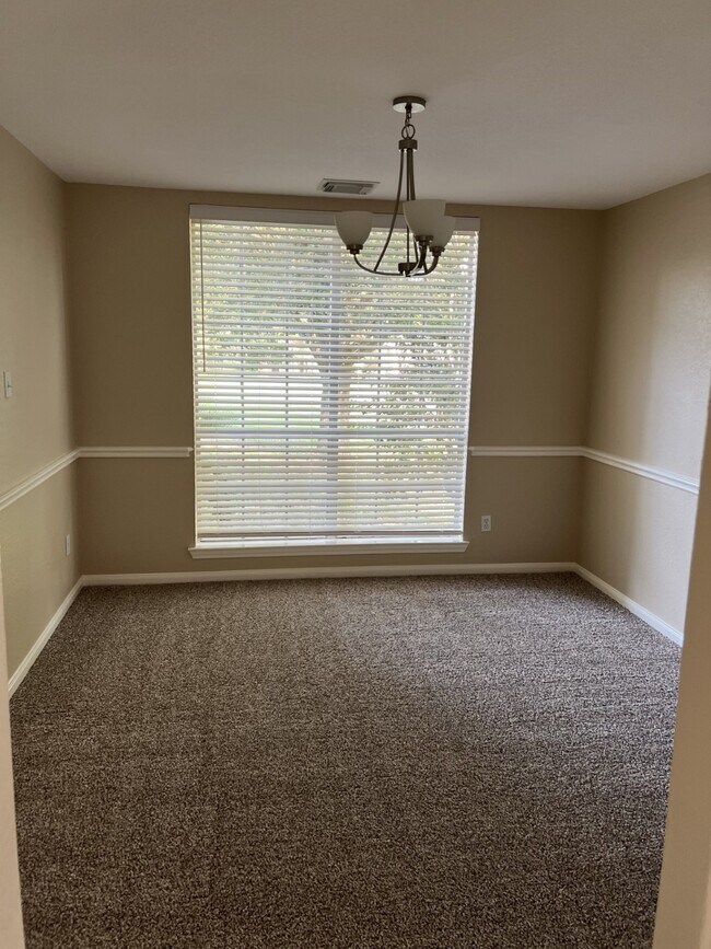 Building Photo - 374 Lake View Dr