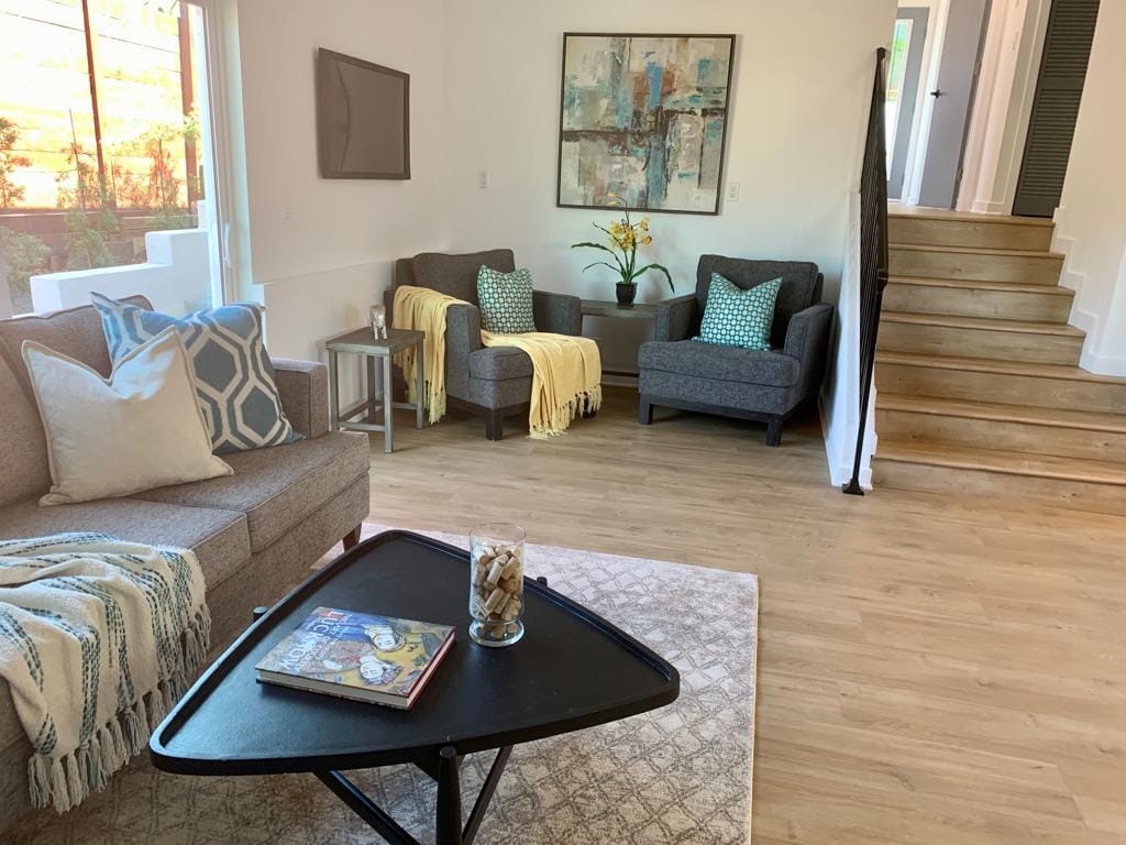 living room - 1532 Mohawk St