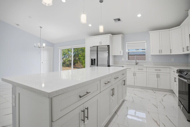 Building Photo - 4593 SW Bradbury St