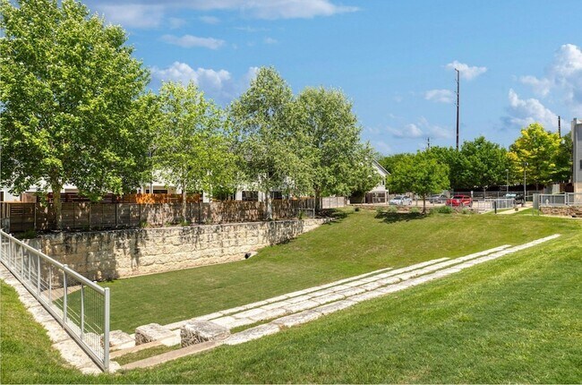 Building Photo - 2733 Dulce Ln