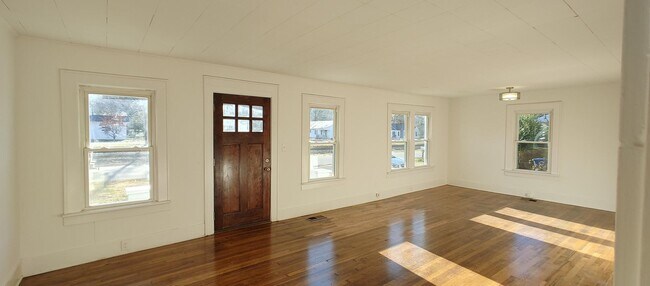 Building Photo - LEASE ONLY - 2219 Lyndon Ave.