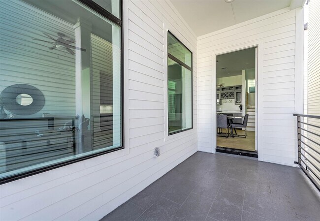 Building Photo - 3805 Coyle St