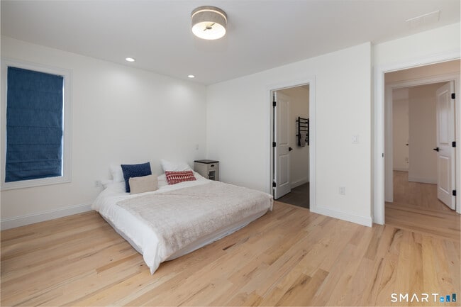 Building Photo - 112 Stallion Dr