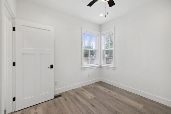 Building Photo - Charming Renovated 1900s Home with Modern Flair – Nashville, TN 37210 FOR LEASE