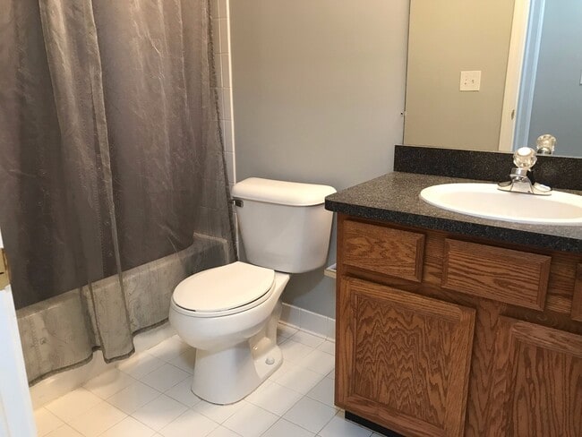 Building Photo - Sharp 2 bedroom, 2 bath upper condo in Nottingham  Cove sub for lease $1700 a month.