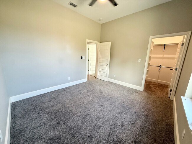 Building Photo - 1037 Stagecoach Bend