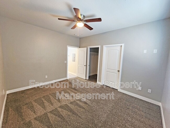 Building Photo - 1111 Sixshooter Ave