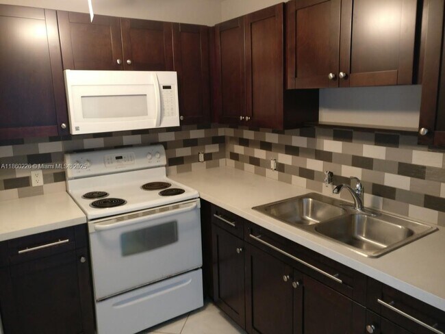 Building Photo - 139 Tuscany B