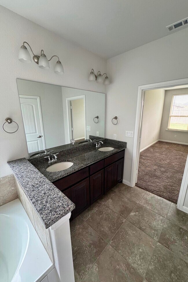 Building Photo - 1608 Bandolier Dr