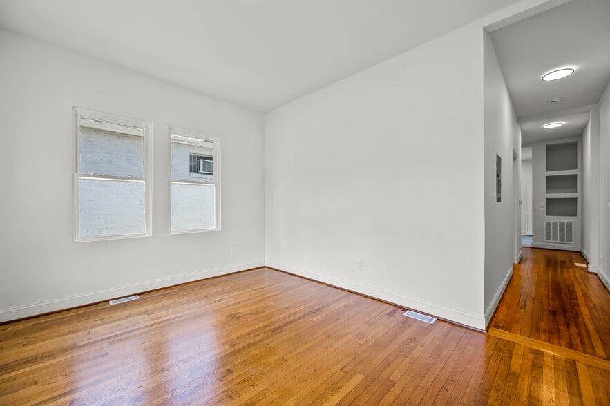 Building Photo - 512 Granville Dr