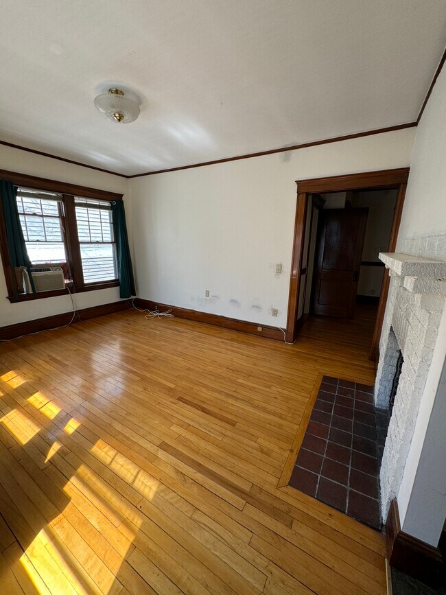 Building Photo - 17 Story St