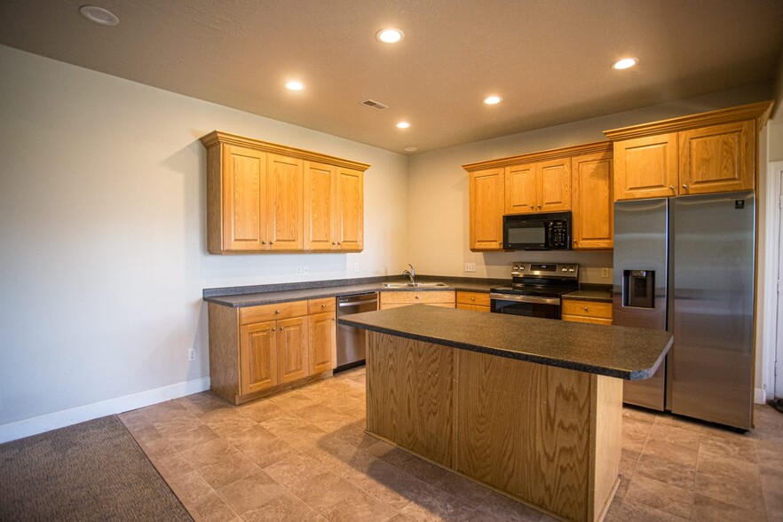 Building Photo - 1364 Northridge Dr