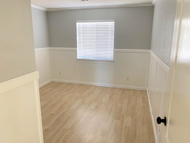 Building Photo - 14251 Desert Bush Dr