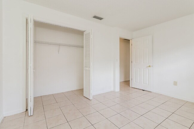 Building Photo - "Charming 3-Bed, 2-Bath Home in Hudson, FL...