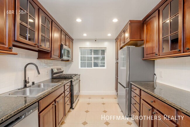 Building Photo - 317 S Hamel Rd