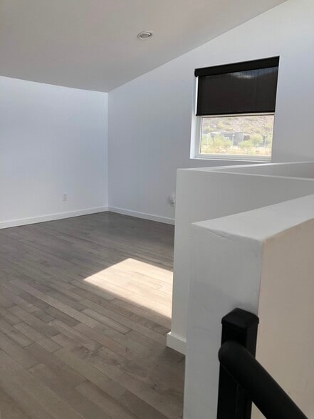 Building Photo - 9125 S 16th St