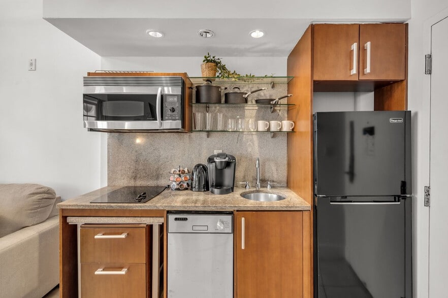 Building Photo - 1001 Ocean Dr