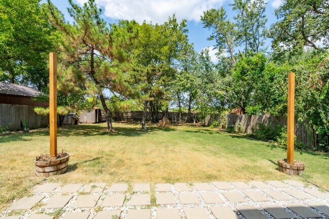 Building Photo - 3 Bed / 2 Bath in Tulsa!