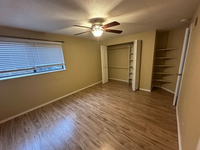 Building Photo - Beautifully Renovated Townhome at Woodvine