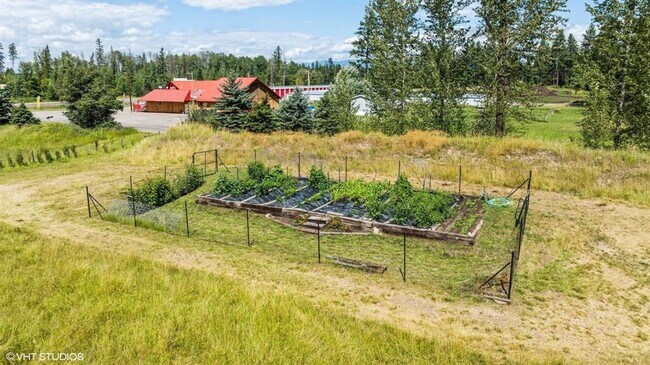 Building Photo - Stunning Columbia Falls Home w/horse pasture
