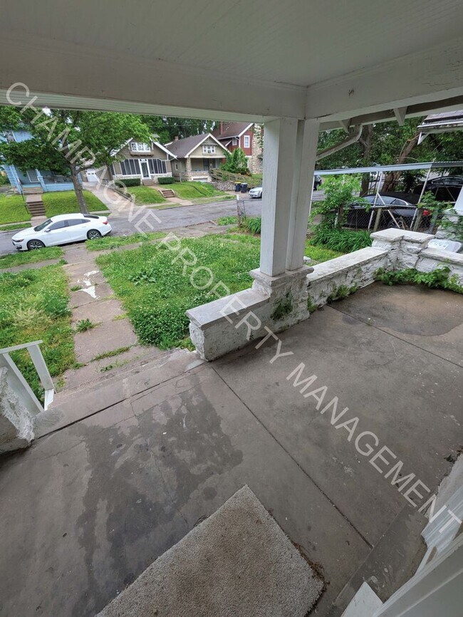 Building Photo - 3 Bedroom Home, centrally located in the heart of Kansas City