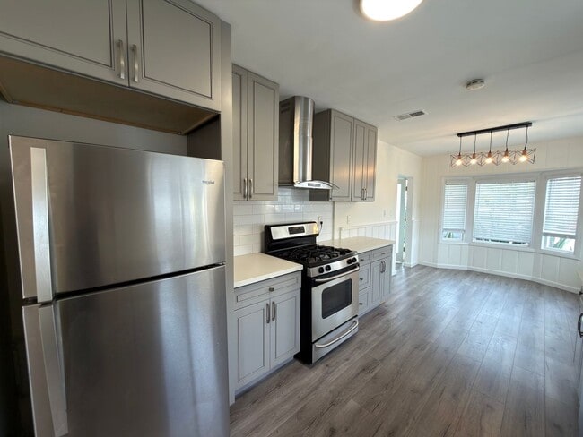 Building Photo - 1110 Mira Mar Ave