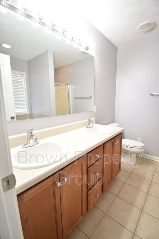 Building Photo - 5609 Thackeray Dr