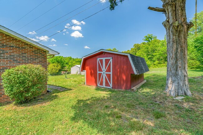 Building Photo - 8624 Walnut Springs Ln